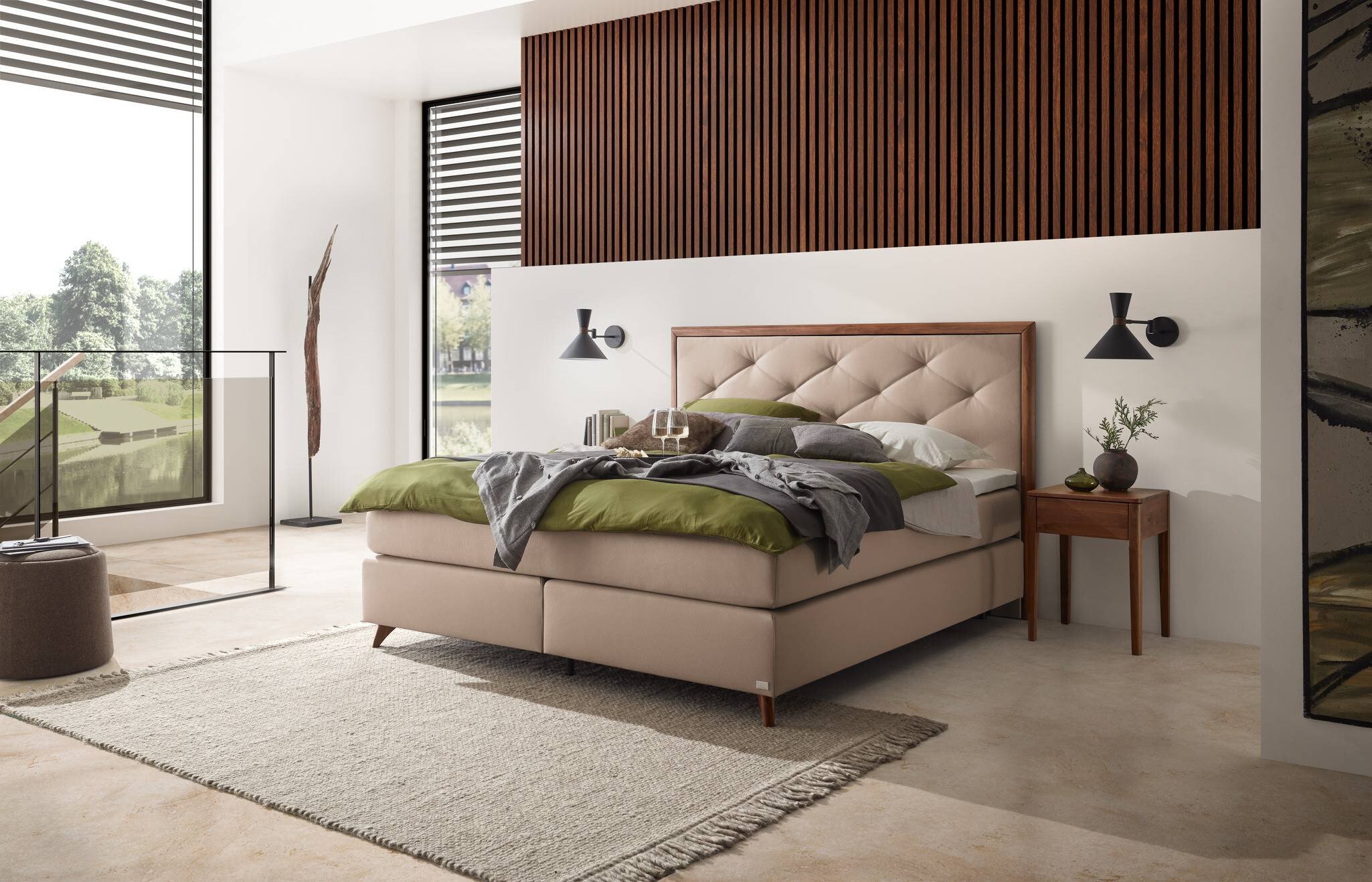 Comfort Boxspringbett Box Classic 26 mit June Füssen, Eliza Kopfteil und Chilly Nachttisch